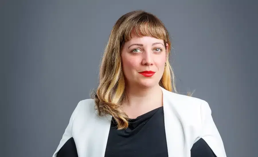 vanessa-julia-carpenter-bifald